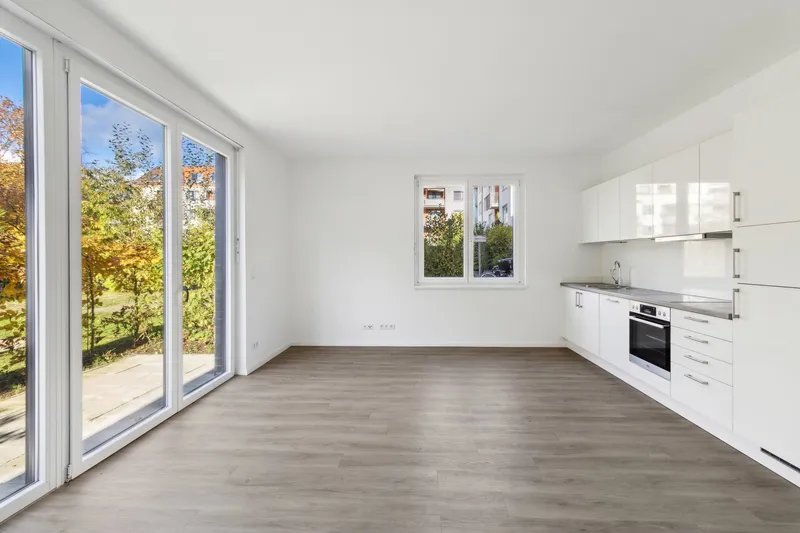Stilvoller Neubau: Erdgeschosswohnung mit 3 Zimmern in naturnaher Umgebung — photo 1